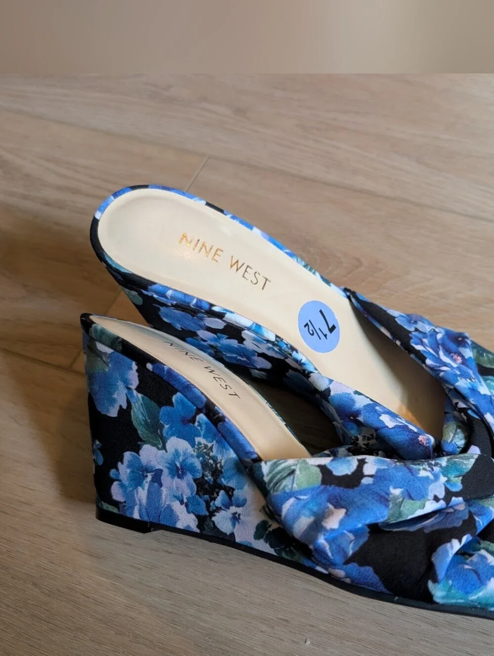 NWOT Nine West Blue Floral Knot-Front Wedge Mules